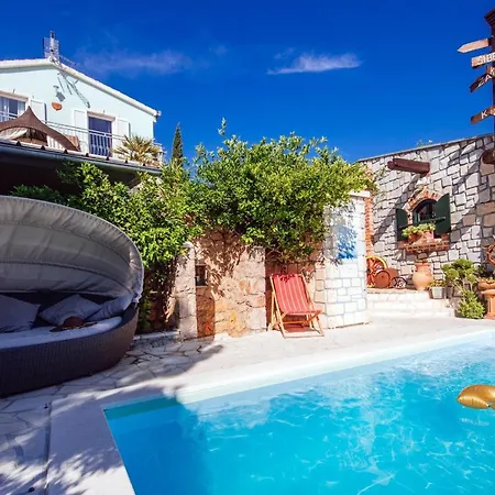 Poolincluded Holiday Halic *