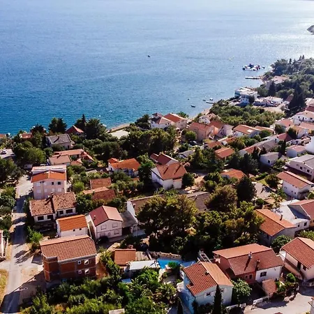 Poolincluded Holiday Halic *