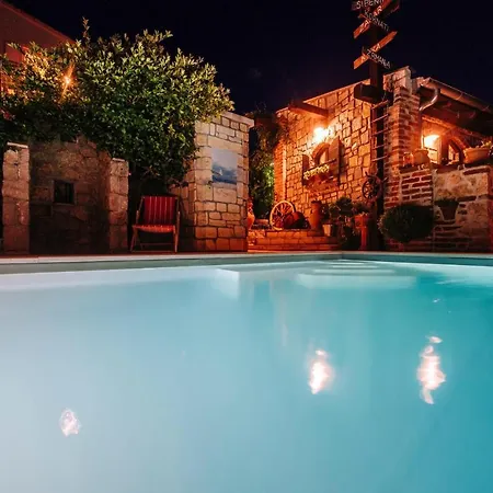 Poolincluded Holiday Halic מסלניקה